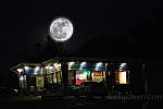 this-is-new-york.com Full Moon over Selina & Nick's Diner in Tannersville NY photo by Kelly Chien
